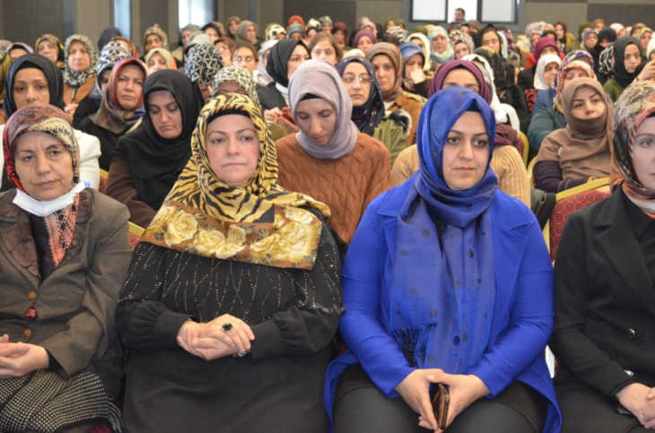 AK Parti Elazığ Kadın Kolları'ndan Regaip Kandili programı 